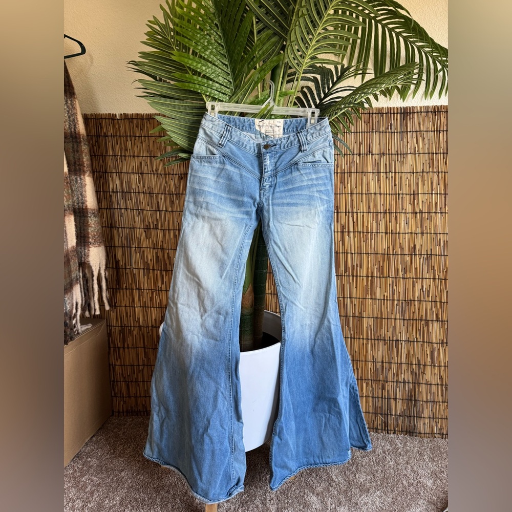 Free People Extreme Flare Jeans size 24